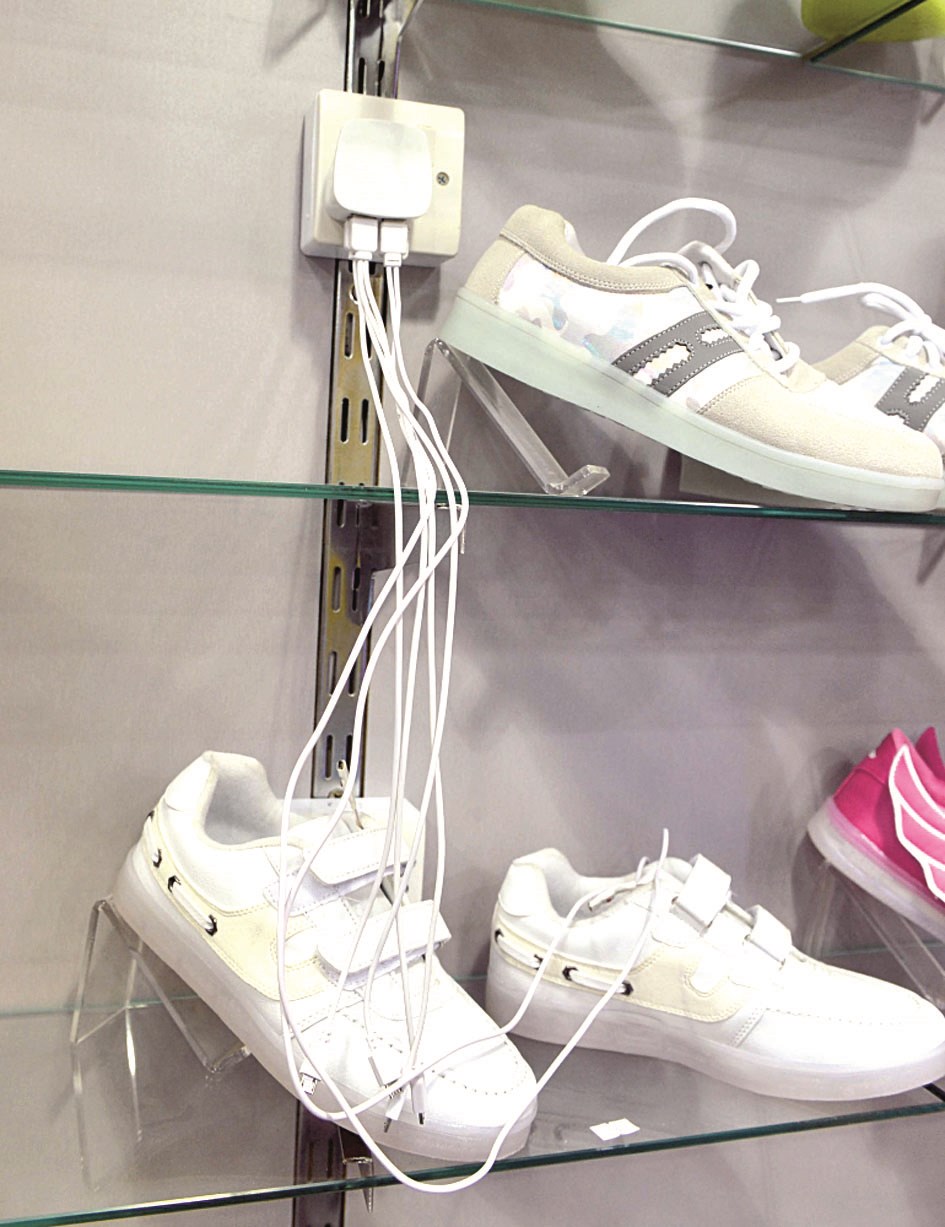 الشحن من أي مصدر للطاقة متوافق مع USB