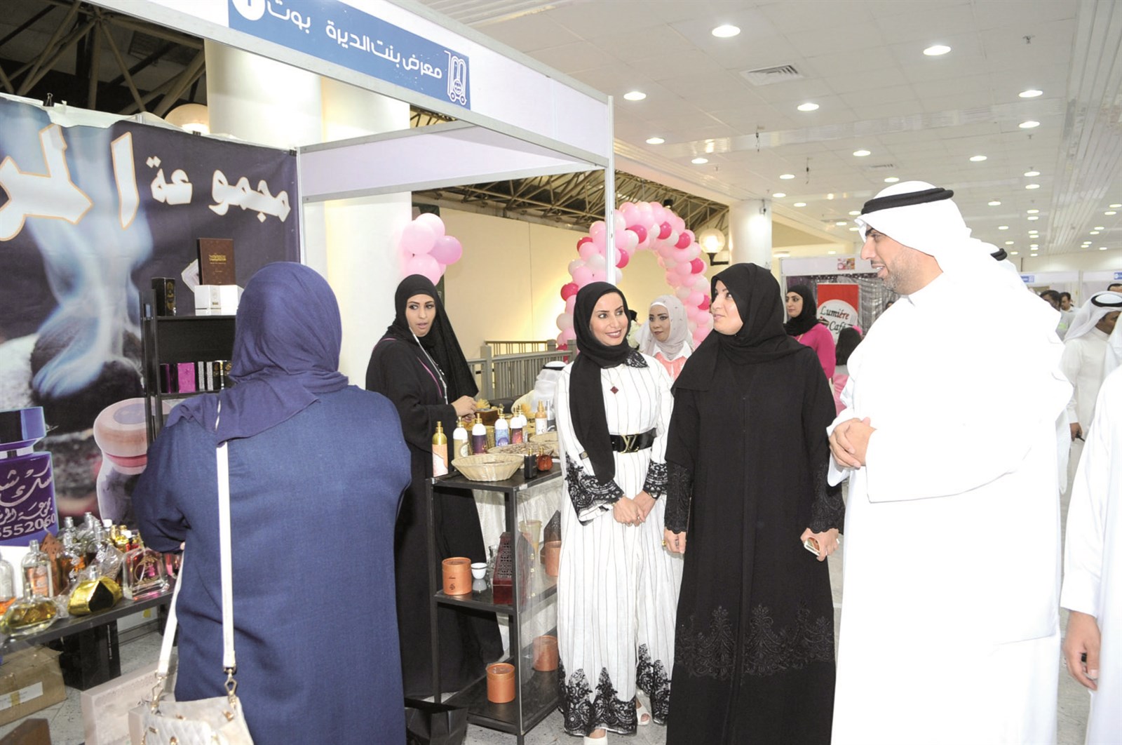 جولة في المعرض  (تصوير كرم ذياب)