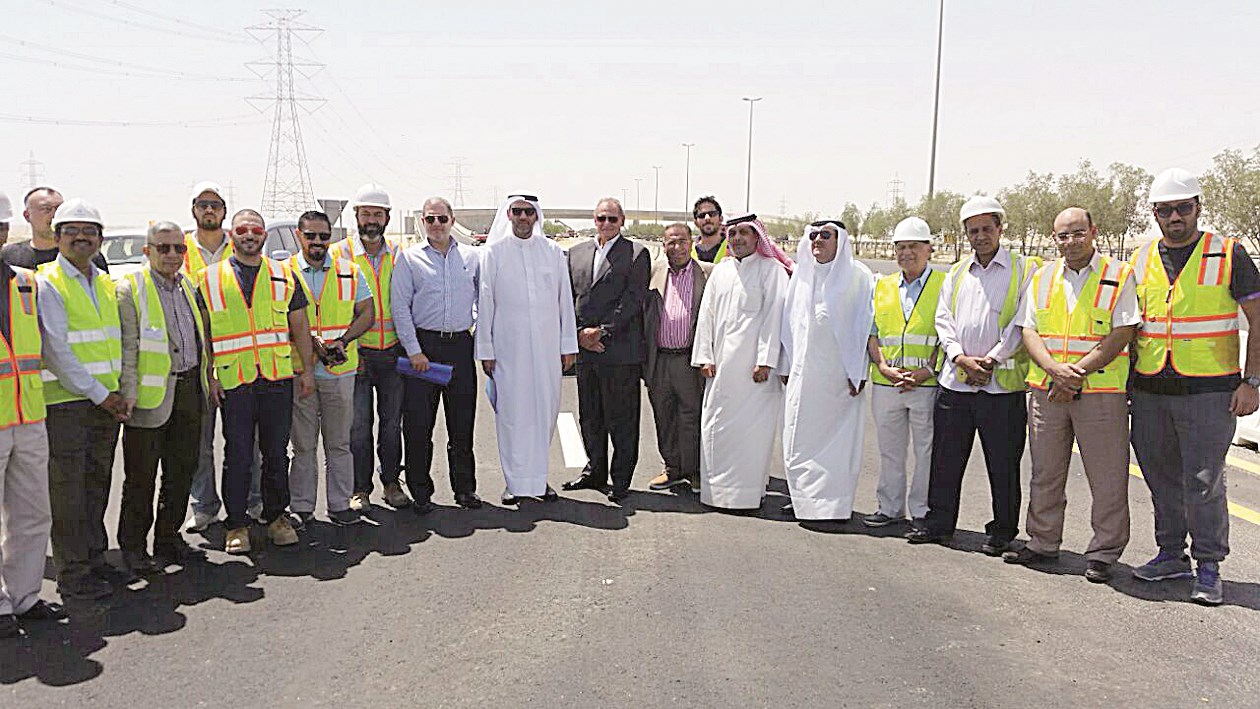 u062cu0627u0646u0628 u0645u0646 u0627u0644u062du0636u0648u0631 u0641u064a u0627u0644u0627u0641u062au062au0627u062d