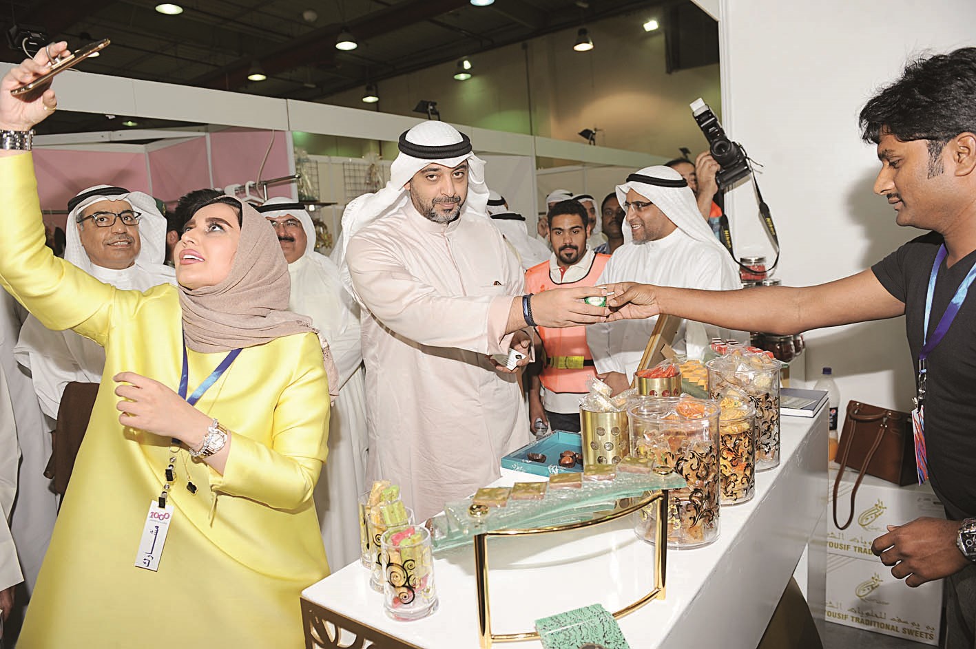 «سيلفي» مع الوزير