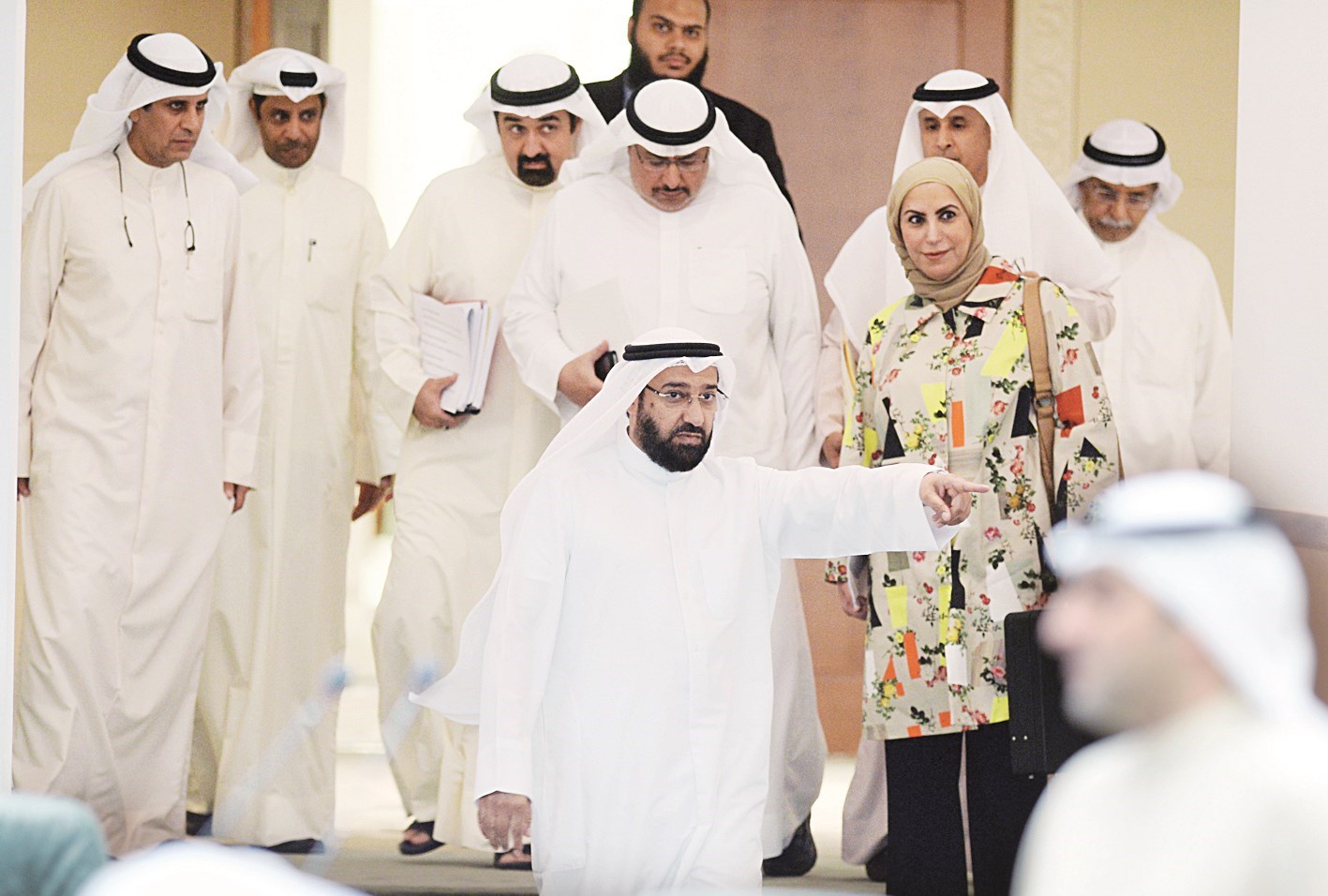 العمير يقود فريقه الوزاري للرد على مداخلات النواب عن «تطاير الحصى»