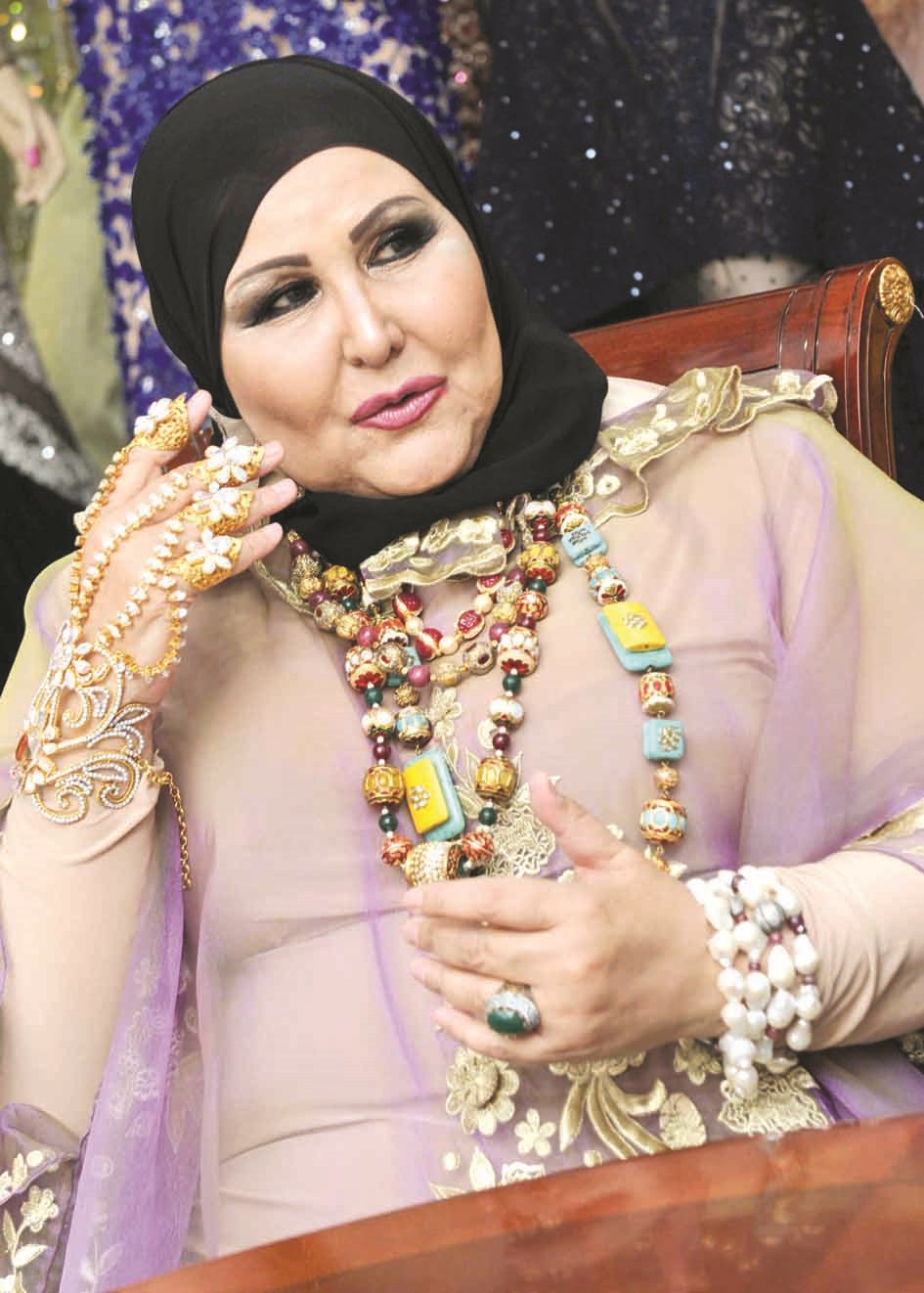 u0639u0648u0627u0637u0641 u0627u0644u062du0627u064a u062au0631u062au062fu064a u0623u0628u0631u0632 u062au0635u0627u0645u064au0645u0647u0627 u0645u0646 u0627u0644u0627u0643u0633u0633u0648u0627u0631u0627u062a