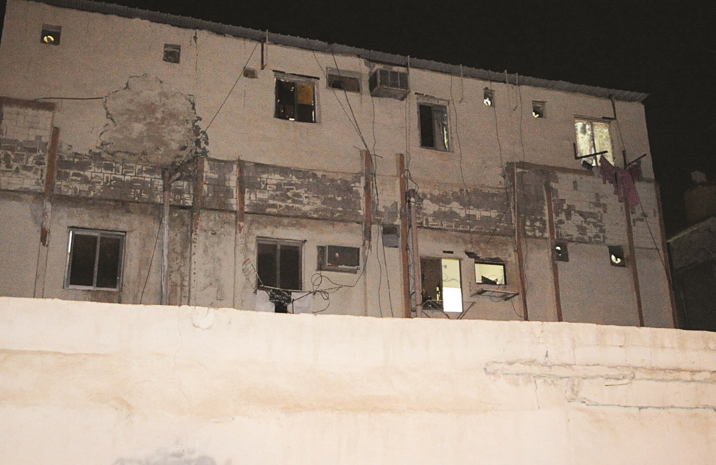 u0628u064au0648u062a u0645u062au0647u0627u0644u0643u0629 u0648u062au0633u062au0648u0639u0628 u0627u0644u0639u0634u0631u0627u062a u0645u0646 u0627u0644u0639u0632u0627u0628  (u062au0635u0648u064au0631 u0643u0631u0645 u0630u064au0627u0628)