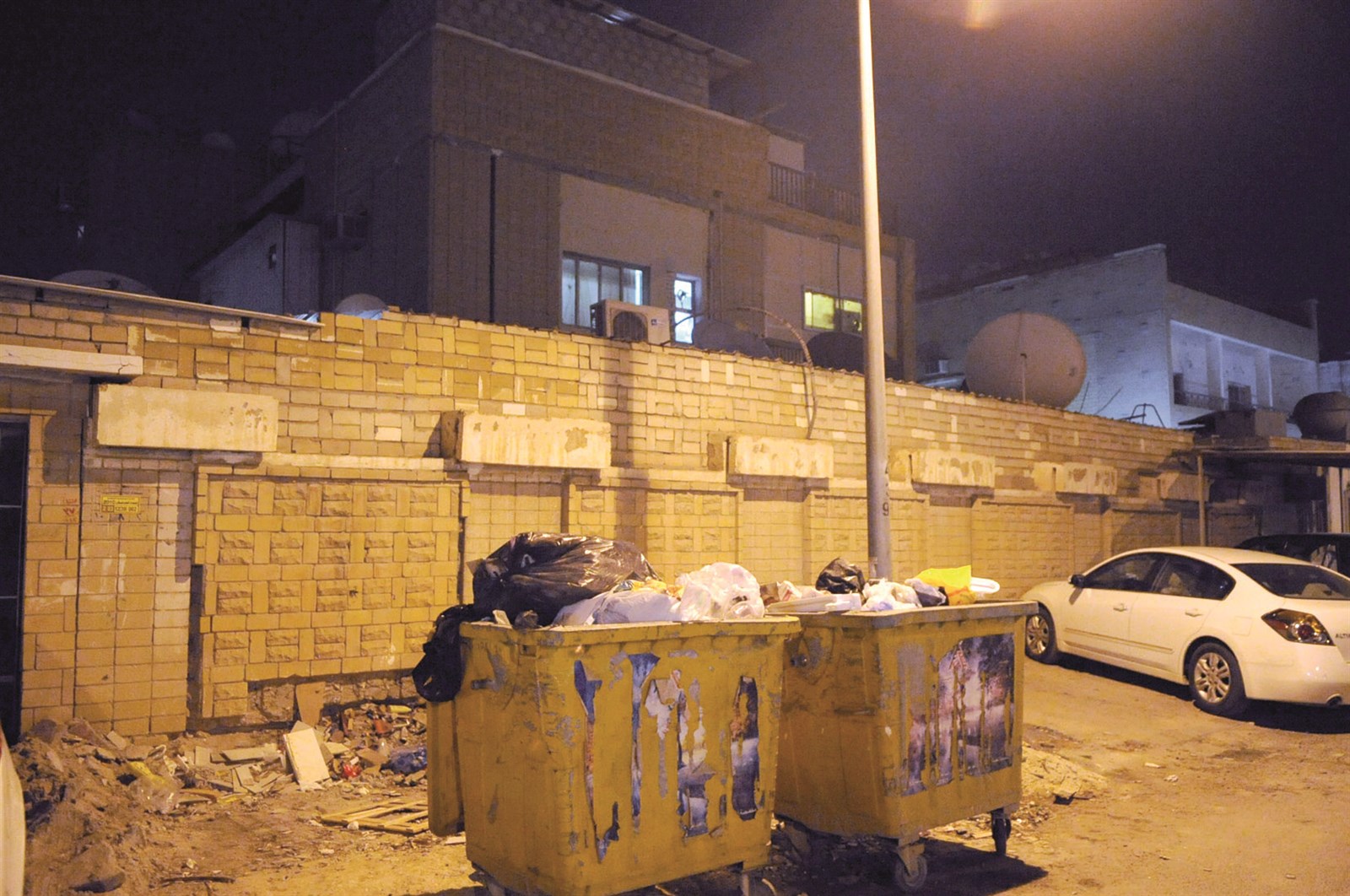 البيوت تحولت إلى غرف تؤجر ووضع مزرِ