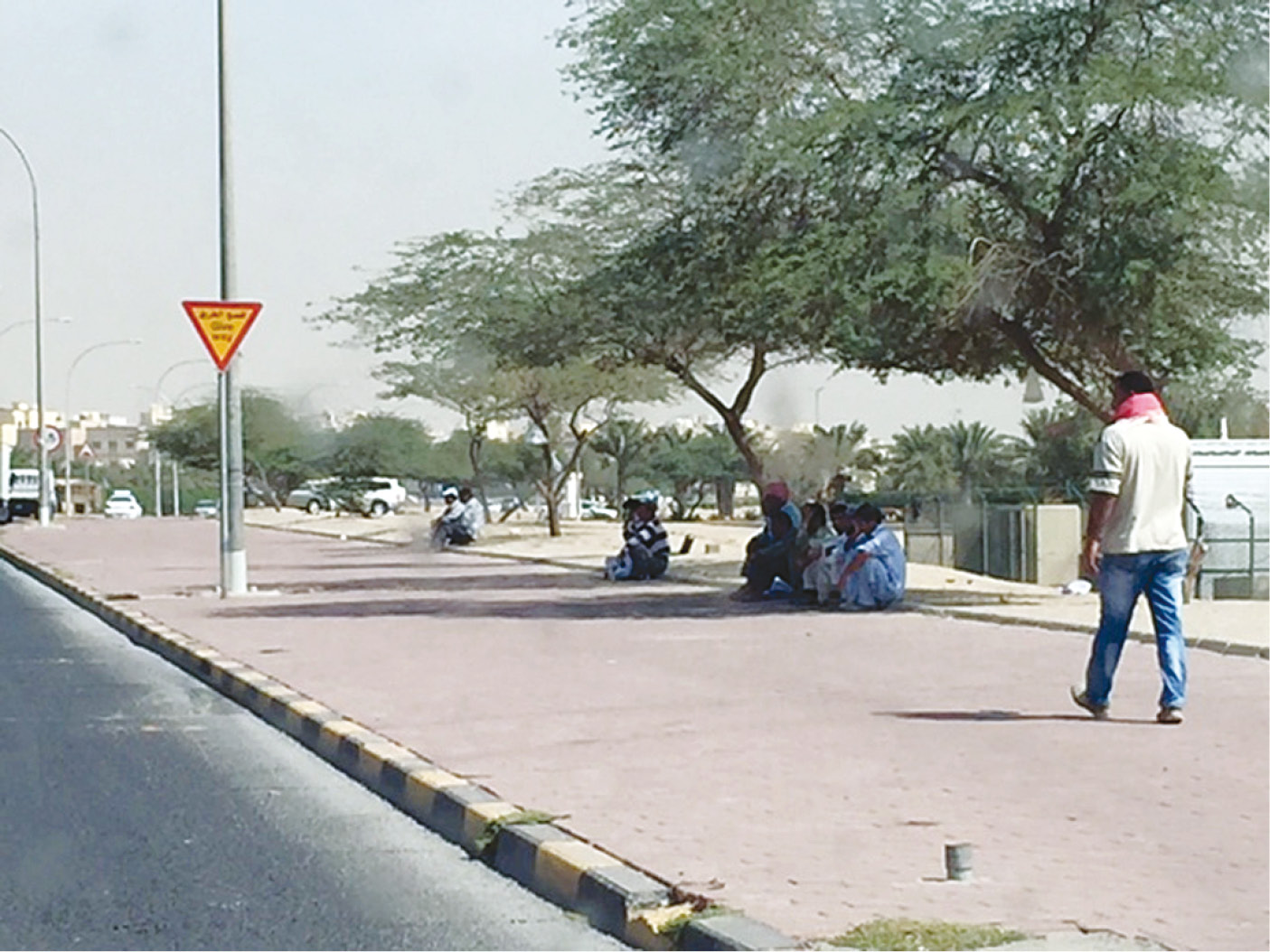 هذا حال العزاب كل صباح... انتظار الرزق