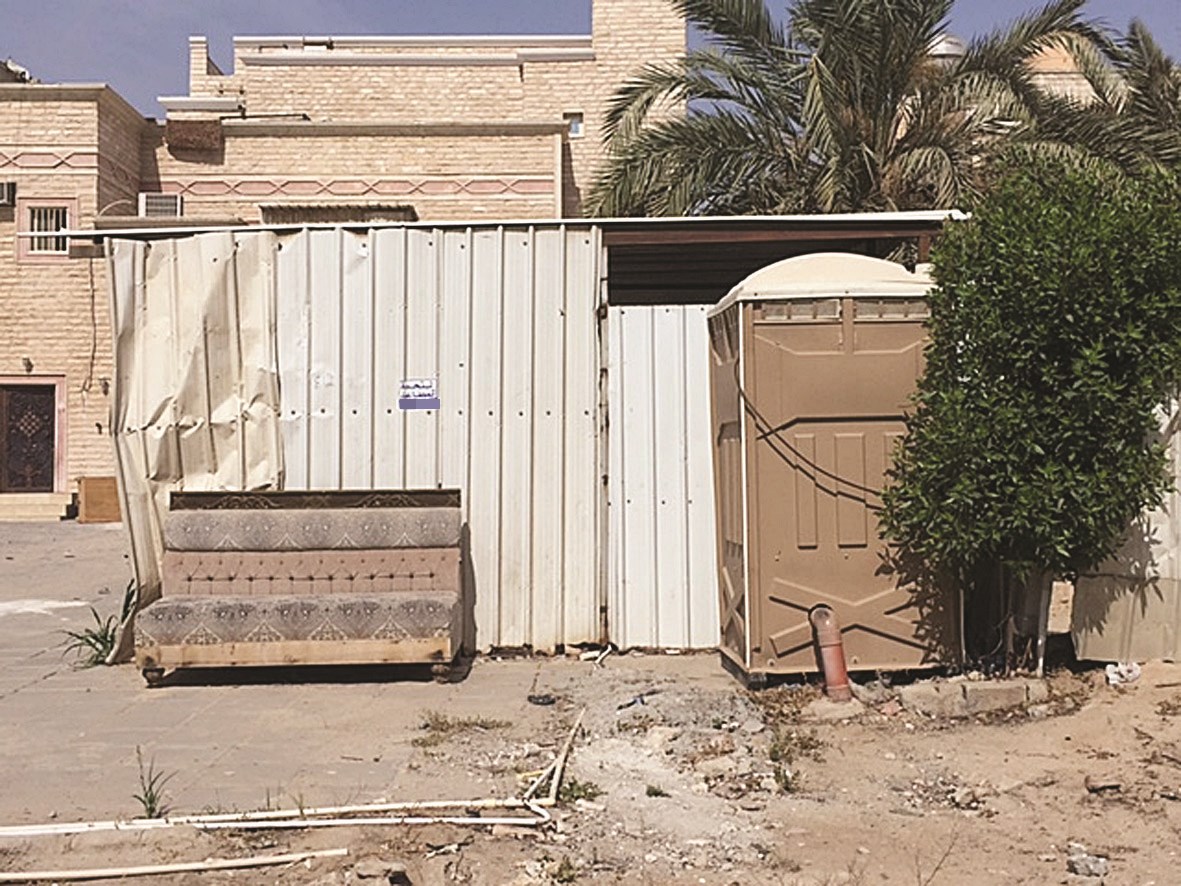 u063au0631u0641 u0643u064au0631u0628u064a u0648u062du0645u0627u0645 u0641u064a u0627u0644u062du062fu064au0642u0629 u0627u0644u062eu0644u0641u064au0629