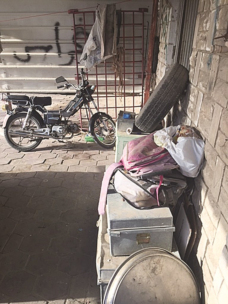 هذا ما يفعله العزاب في السكن الخاص