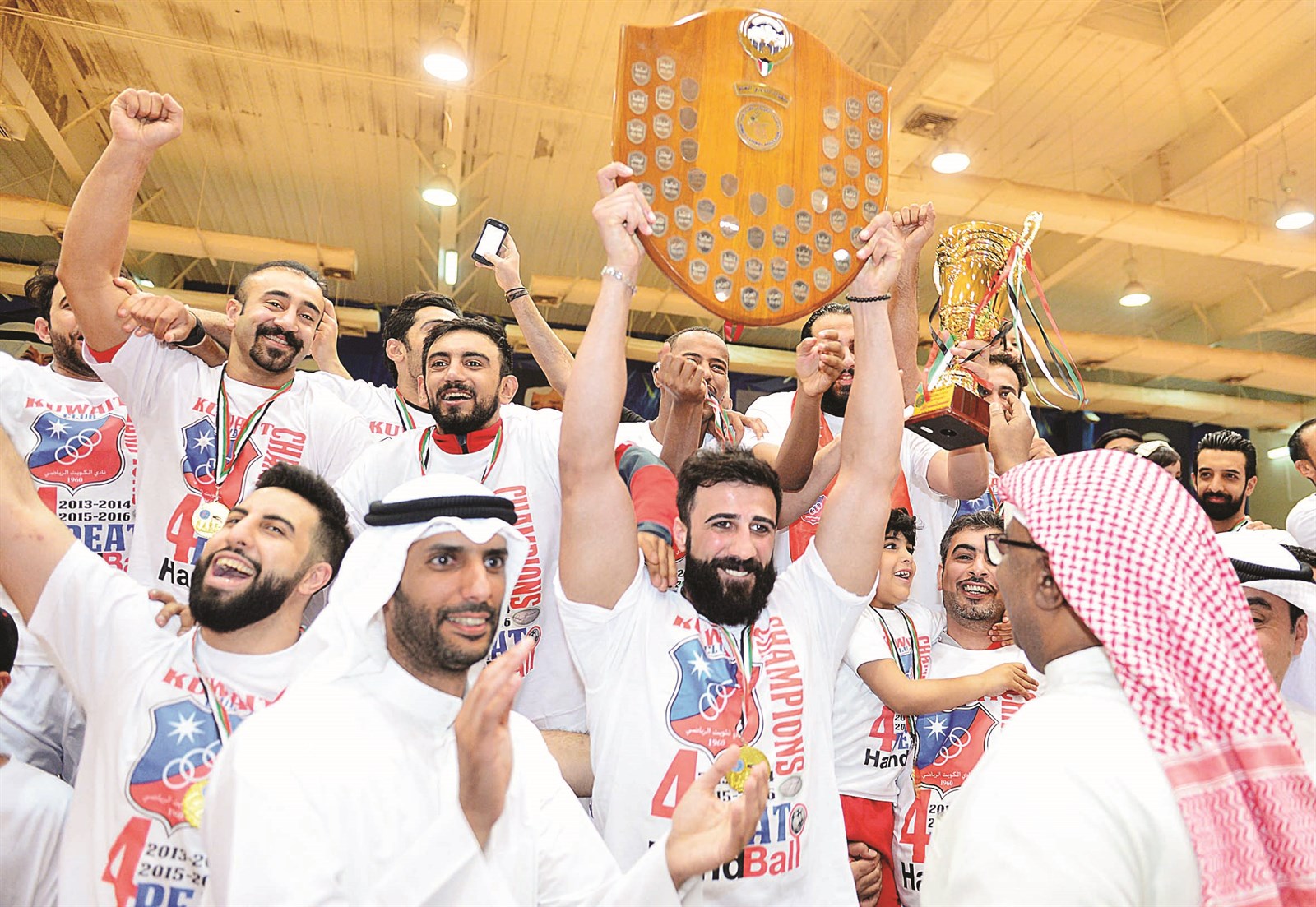 u062eu0627u0644u062f u0627u0644u063au0627u0646u0645 u064au0634u0627u0631u0643 u0644u0627u0639u0628u064a u00abu0627u0644u0643u0648u064au062au00bb u0627u062du062au0641u0627u0644u0647u0645 u0628u0627u0644u062au062au0648u064au062c (u062au0635u0648u064au0631 u0645u0648u0633u0649 u0639u064au0627u0634)