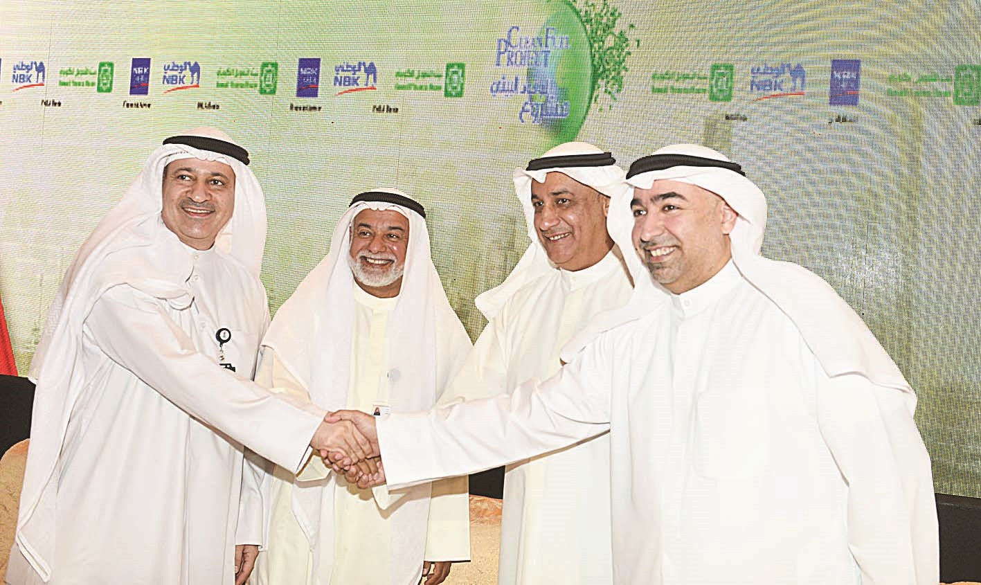 جانب من توقيع الاتفاقية