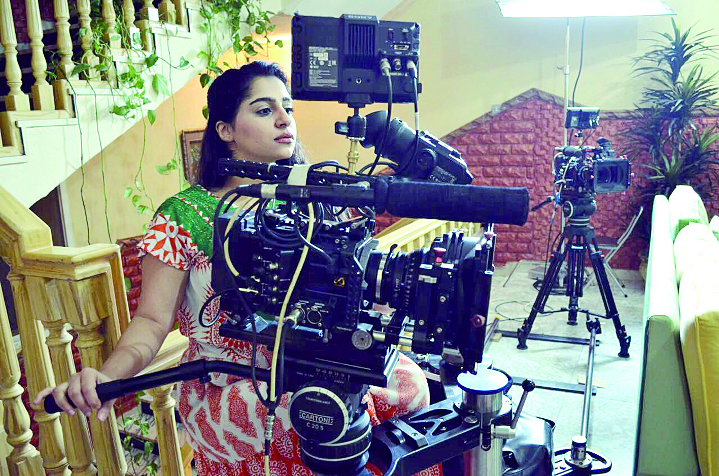 u062fu0627u0646u0629 u0622u0644 u0633u0627u0644u0645 u062eu0644u0641 u0627u0644u0643u0627u0645u064au0631u0627