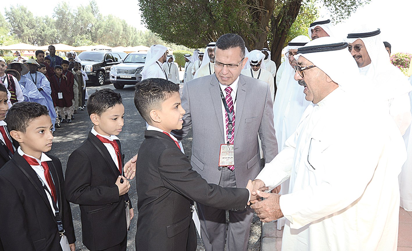 u0648u0632u064au0631 u0627u0644u062fu064au0648u0627u0646 u064au0631u062du0628 u0628u0627u0644u0623u064au062au0627u0645 u0641u064a u0645u0632u0631u0639u062au0647