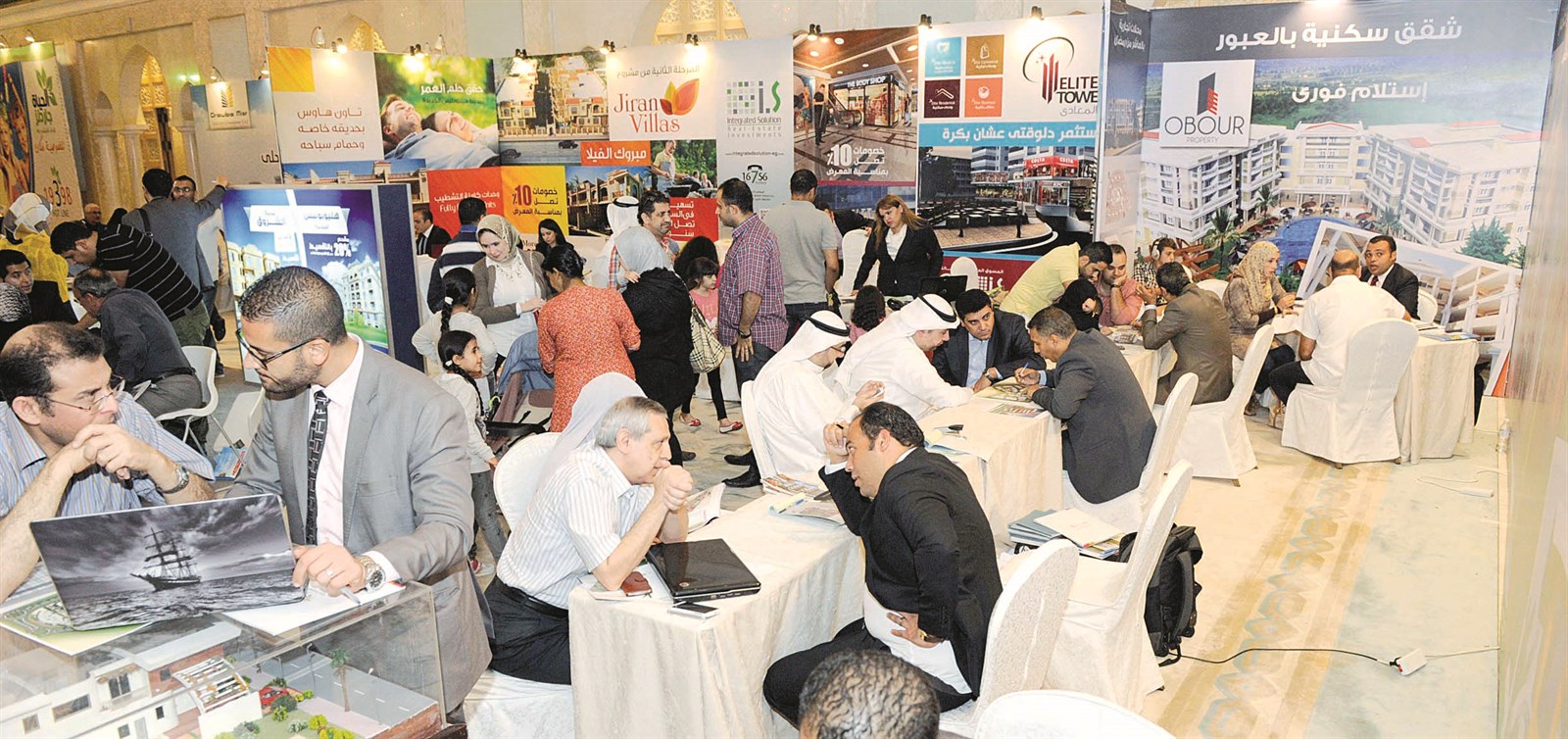 إقبال كبير على معارض «النخبة»