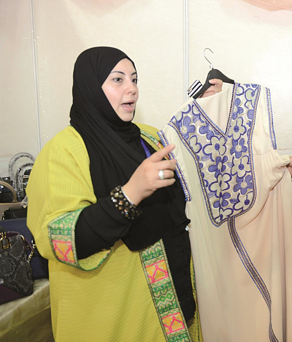 نيفين العامر