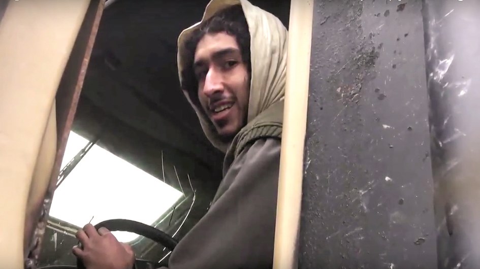 ... ويركب مفخخته ليفجر نفسه