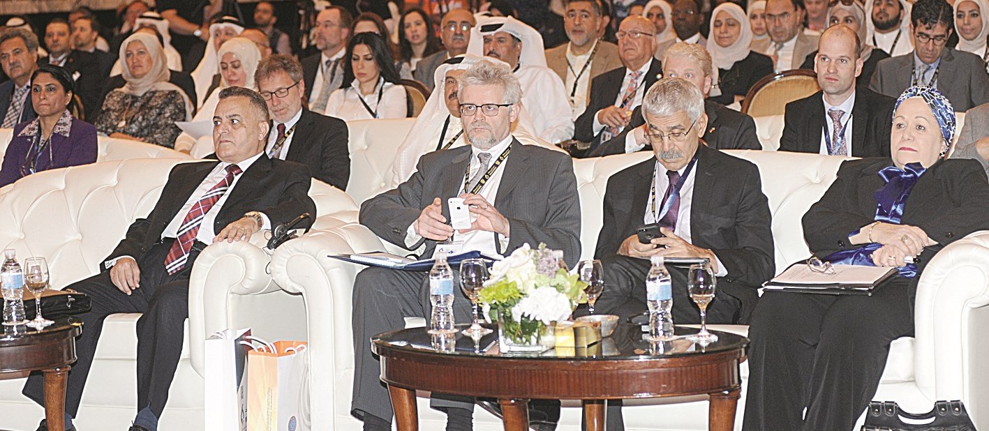 u0634u0647u0627u0628 u0627u0644u062fu064au0646 u0648u0623u0645u064au0646 u0641u064a u0645u0642u062fu0645 u0627u0644u062du0636u0648u0631b (u062au0635u0648u064au0631 u0643u0631u0645 u0630u064au0627u0628)