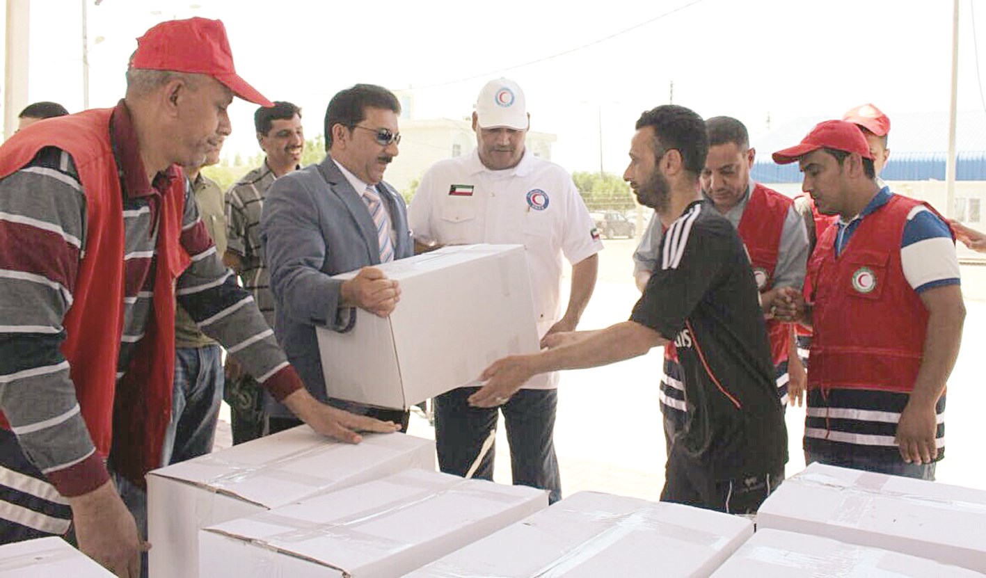 u0627u0644u0642u0646u0635u0644 u064au0648u0633u0641 u0627u0644u0635u0628u0627u063a u0645u0634u0627u0631u0643u0627u064b u0641u064a u062au0648u0632u064au0639 u0627u0644u0645u0633u0627u0639u062fu0627u062a u0639u0644u0649 u0646u0627u0632u062du064a u0627u0644u0628u0635u0631u0629