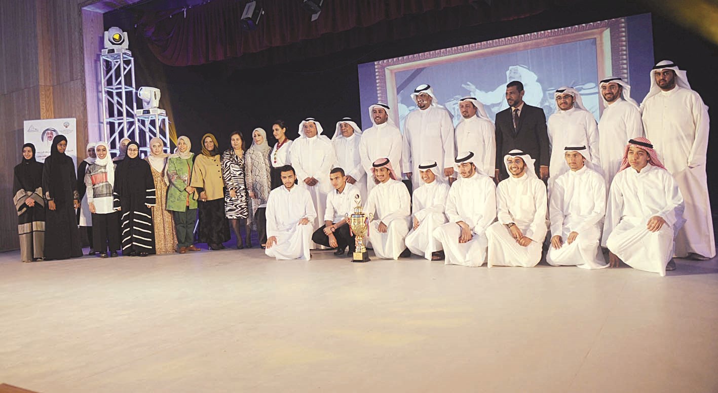 u0627u0644u0641u0627u0626u0632u0648u0646 u0641u064a u0627u0644u0645u0633u0627u0628u0642u0629 u0645u0639 u0645u0645u062bu0644u064a u0631u0639u0627u062au0647u0627  (u062au0635u0648u064au0631 u062cu0644u0627u0644 u0645u0639u0648u0636)