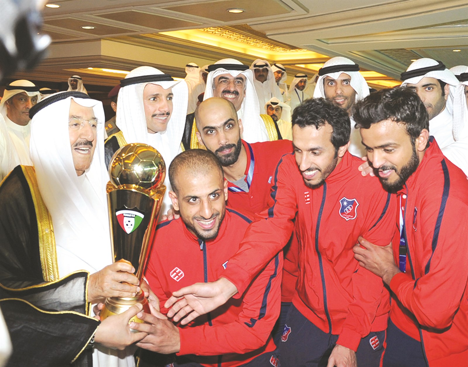 u0633u0645u0648 u0627u0644u0623u0645u064au0631 u0645u062au0648u062cu0627u064b u0644u0627u0639u0628u064a u00abu0627u0644u0643u0648u064au062au00bb u0628u0643u0623u0633 u0633u0645u0648u0647