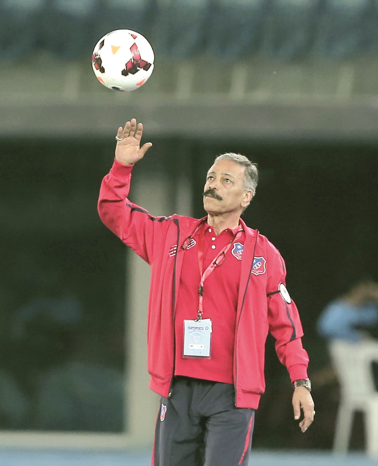 u0645u062du0645u062f u0639u0628u062fu0627u0644u0644u0647... u0630u0627u0642 u0627u0644u0645u062cu062f u0645u0646 u0637u0631u0641u064au0647 u0644u0627u0639u0628u0627u064b u0648u0645u062fu064au0631u0627u064b u0641u0646u064au0627u064b (u0627u0644u0623u0632u0631u0642 u062fu0648u062a u0643u0648u0645)