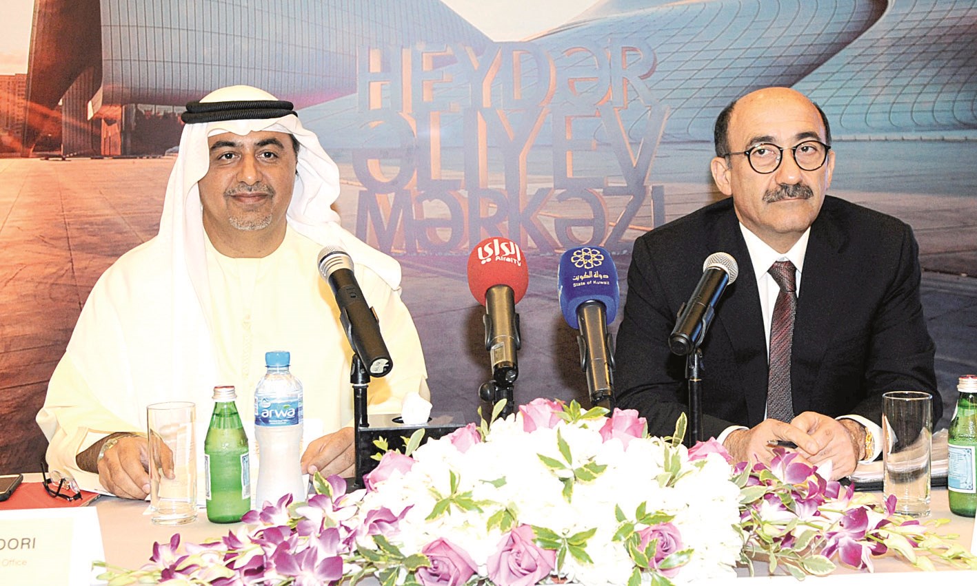 الوزير أبوالفاس جاراييف مع رشيد النوري خلال المؤتمر