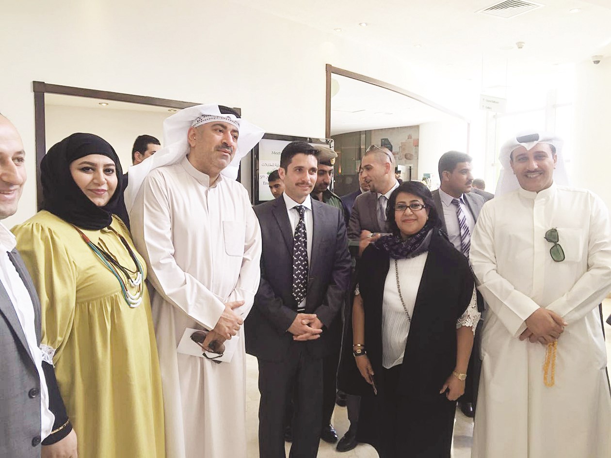 شقيق ملك الاردن الأمير حمزة متوسطاً لجنة التعاقد