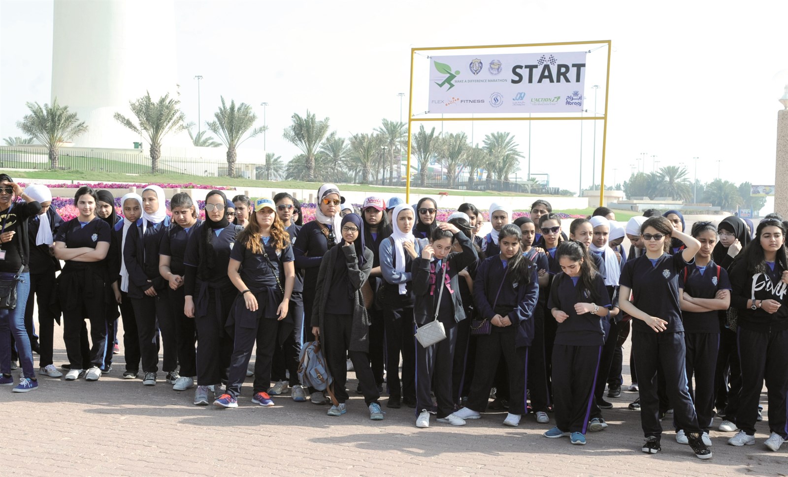 جانب من الطالبات المشاركات قبيل بدء الماراثون