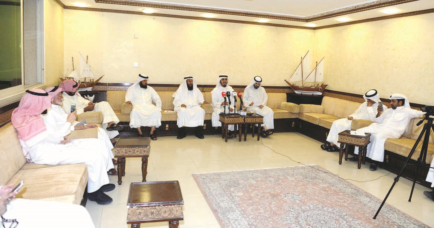 u062cu0627u0646u0628 u0645u0646 u0627u0644u0645u0624u062au0645u0631 u0627u0644u0635u062du0627u0641u064a u0627u0644u0630u064a u0639u0642u062fu0647 u0647u0627u064au0641 u0641u064a u062fu064au0648u0627u0646u0647   (u062au0635u0648u064au0631 u0632u0643u0631u064au0627 u0639u0637u064au0629)