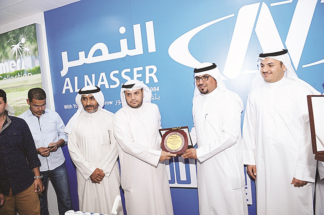 دروع تذكارية بالمناسبة