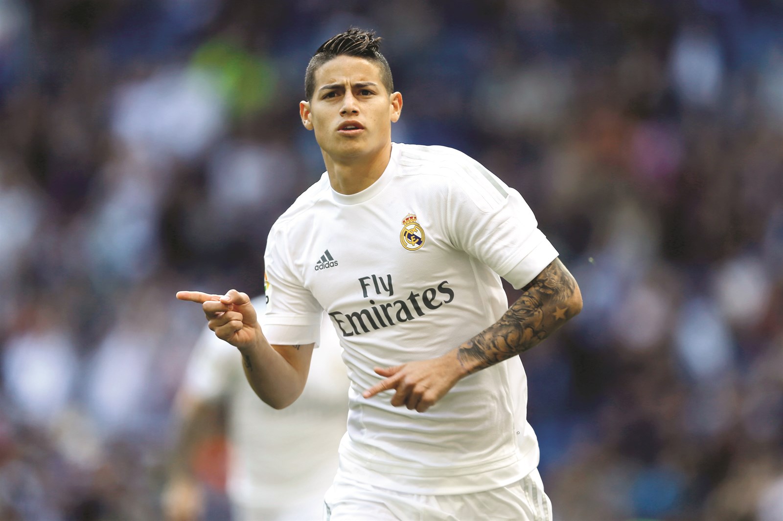 لاعب ريال مدريد الكولومبي خاميس رودريغيز محتفلاً بهدفه في مرمى إيبار (أ ب)