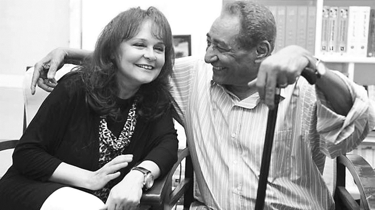 u0627u0644u0623u0628u0646u0648u062fu064a u0645u0639 u0631u0641u064au0642u0629 u062fu0631u0628u0647 u0646u0647u0627u0644 u0643u0645u0627u0644