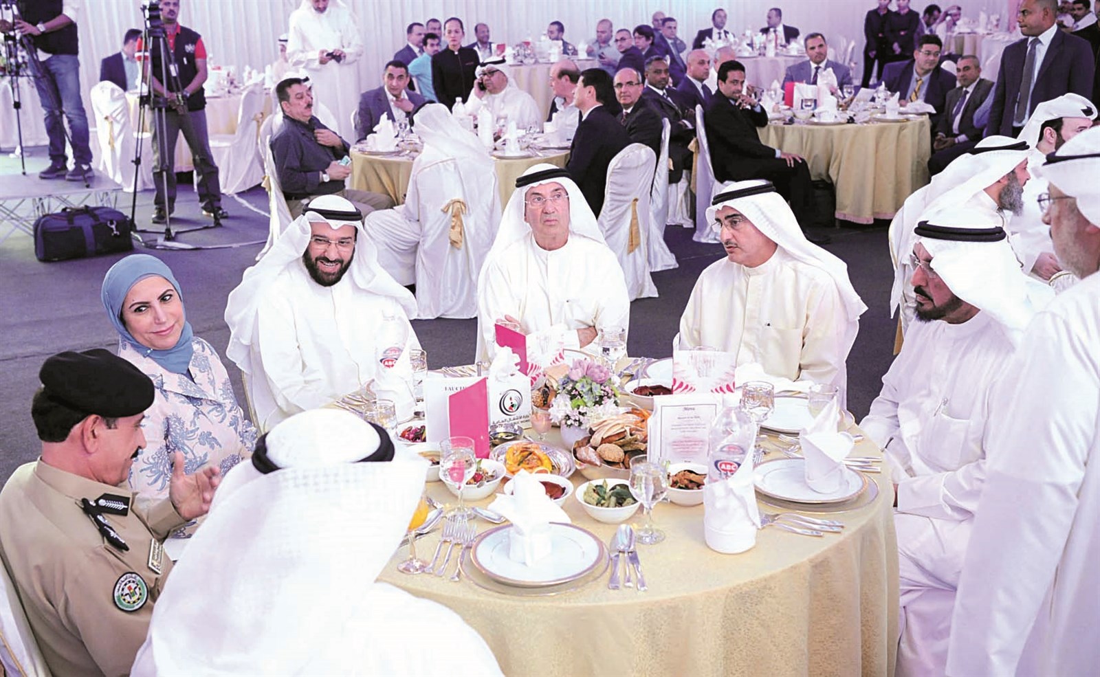 الوزير العمير ووكيلة «الأشغال» ومسؤولون في الحلقة النقاشية