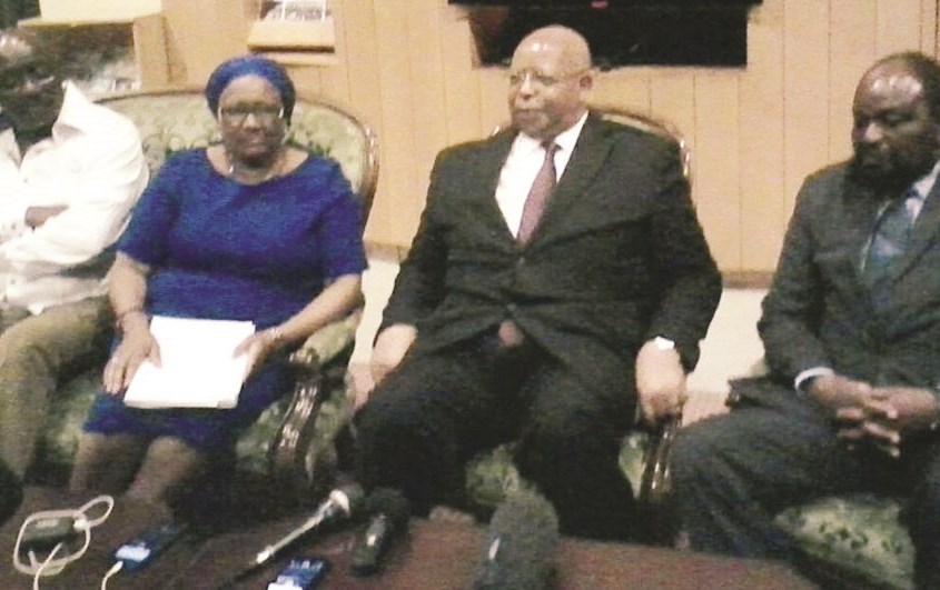 u062cu0627u0646u0628 u0645u0646 u0627u0644u0645u0624u062au0645u0631 u0627u0644u0635u062du0627u0641u064a u0627u0644u0630u064a u0639u0642u062f u0641u064a u0645u0637u0627u0631 u0647u064au0631u0627u0631u064a u0627u0644u062fu0648u0644u064a