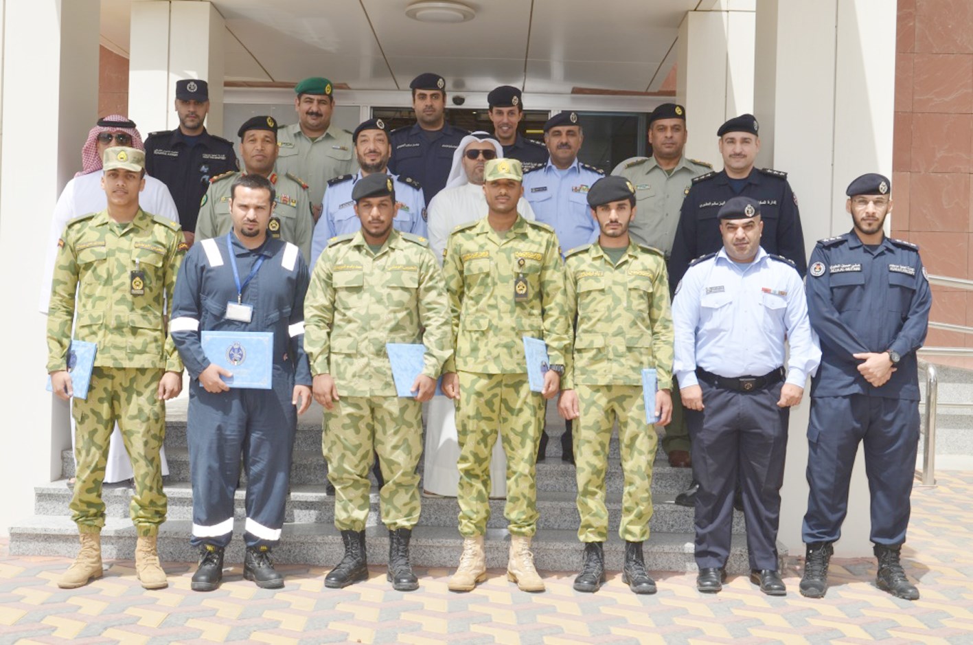 u0627u0644u062eu0631u064au062cu0648u0646 u0641u064a u0644u0642u0637u0629 u062cu0627u0645u0639u0629