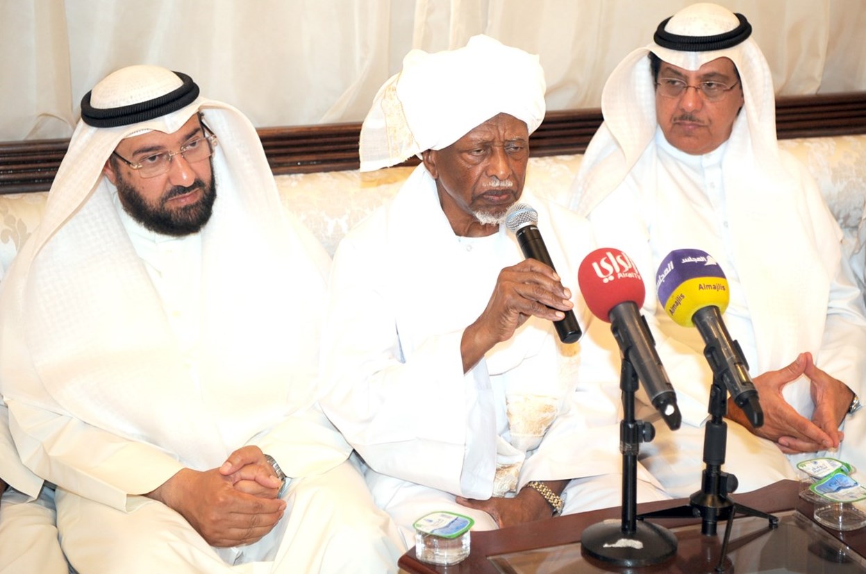 u0633u0648u0627u0631 u0627u0644u0630u0647u0628 u0645u062au062du062fu062bu0627u064b u0641u064a u0627u0644u062du0641u0644 (u062au0635u0648u064au0631 u0646u0627u064au0641 u0627u0644u0639u0642u0644u0629)