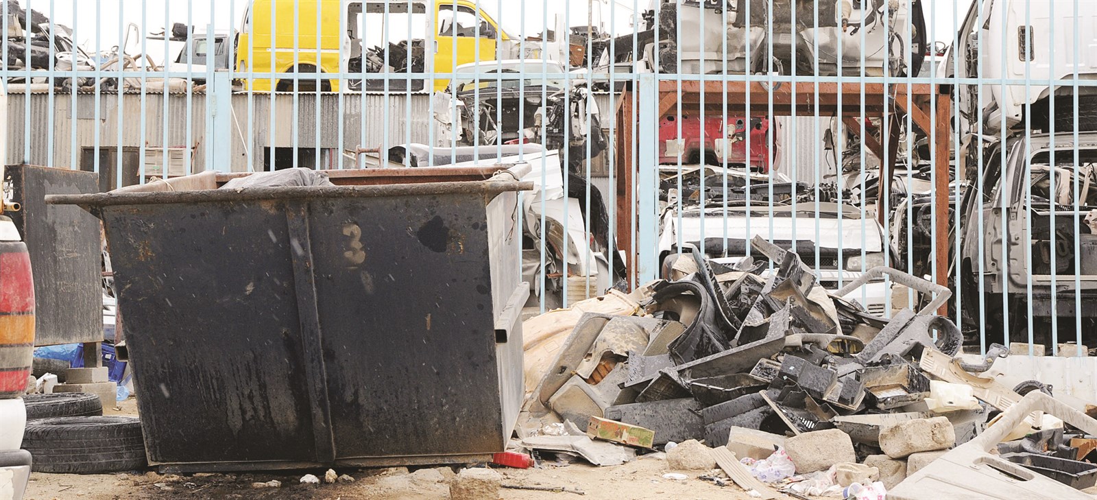 قمامة ومخلفات