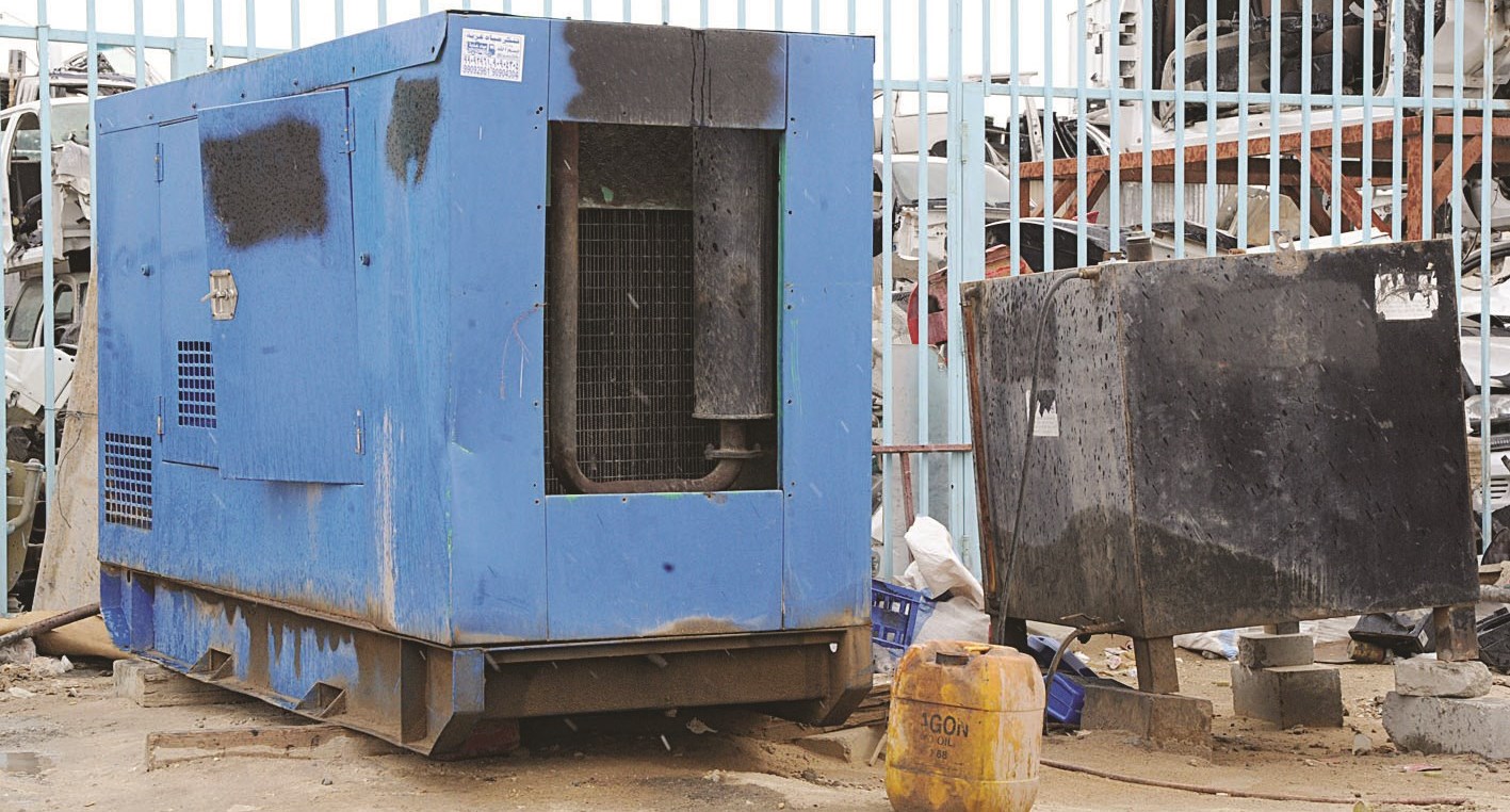 مولدات كهرباء متهالكة