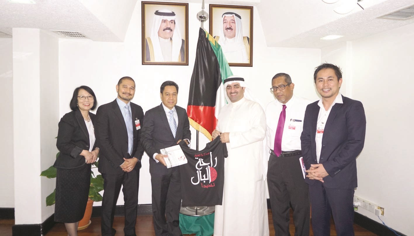 u0647u062fu064au0629 u0645u0646 u0647u064au0626u0629 u0627u0644u0633u064au0627u062du0629 u0627u0644u0639u0644u0627u062cu064au0629 u0644u0644u0633u0641u064au0631 u0627u0644u0639u0633u0639u0648u0633u064a