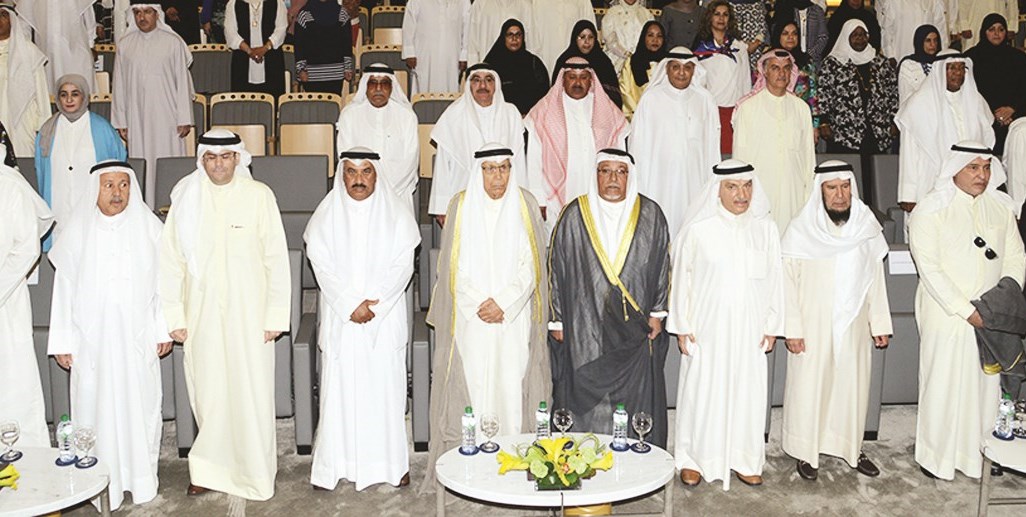 الجراح متوسطاً كبار مسؤولي الديوان الأميري