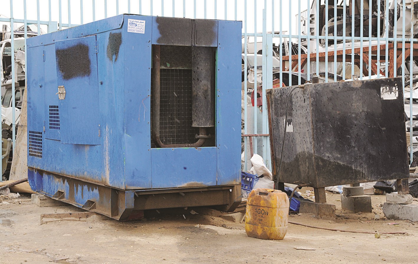 مولدات كهرباء متهالكة