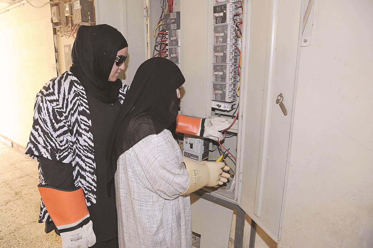 فصل التيار عن المخالفين