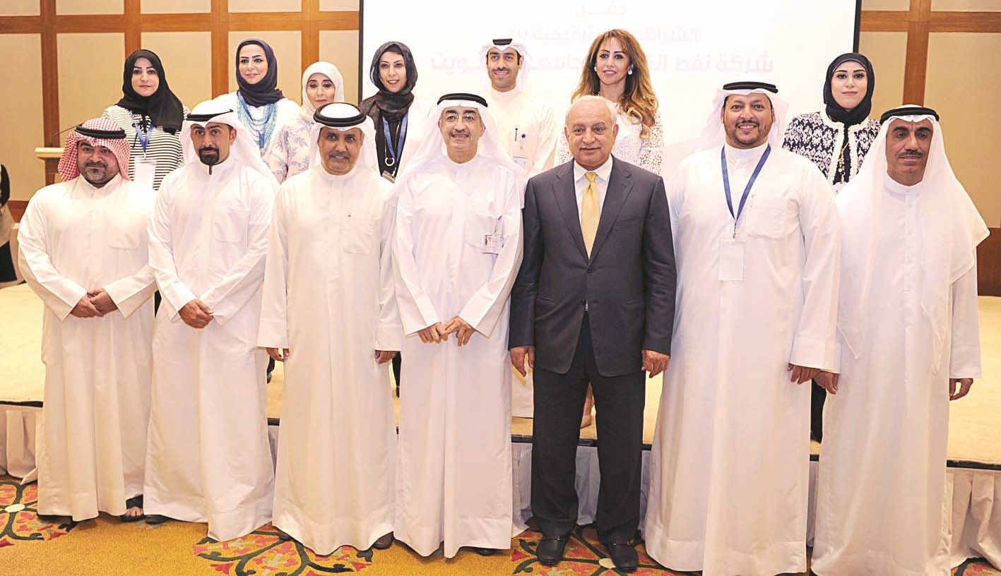 u0628u062fu0631 u0627u0644u0639u064au0633u0649 u0645u062au0648u0633u0637u0627 u0639u062fu062fu0627 u0645u0646 u0627u0644u062du0636u0648u0631 u0641u064a u0627u0644u062du0641u0644 ( u062au0635u0648u064au0631 u0637u0627u0631u0642 u0639u0632u0627u0644u062fu064au0646)