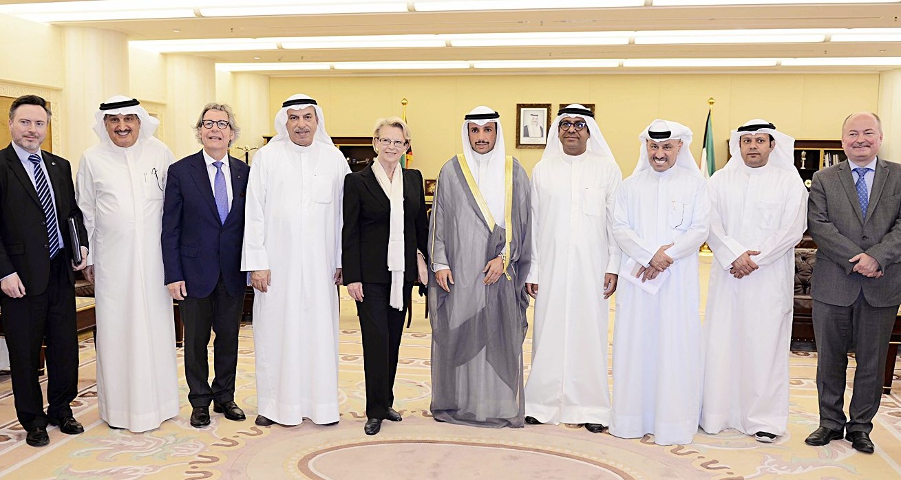 الغانم ونواب مع رئيس وأعضاء لجنة شبة الجزيرة في البرلمان الأوروبي