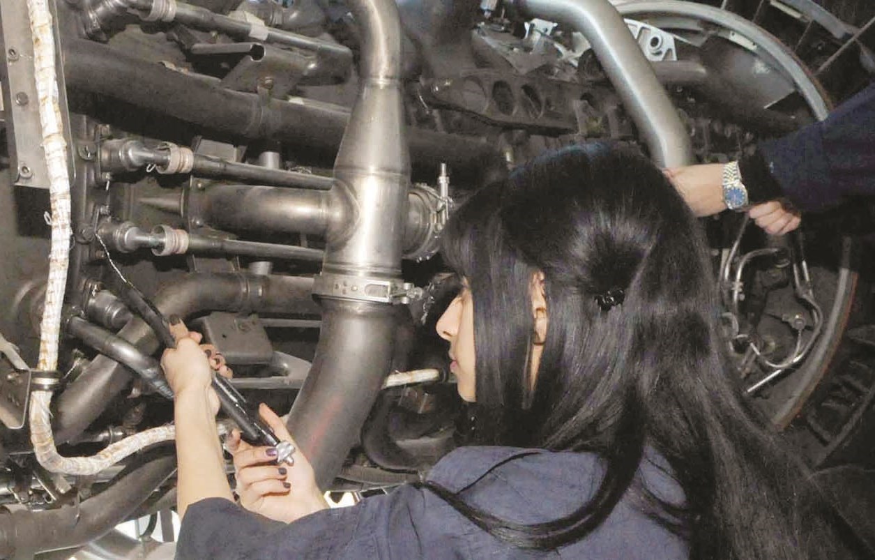 الكلية وجهة راغبي دراسة هندسة الطيران في الشرق الأوسط وأفريقيا