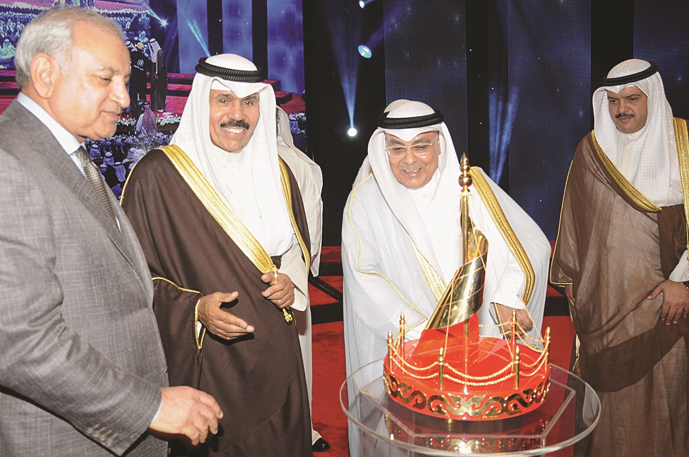 هدية لسمو ولي العهد من الوزير