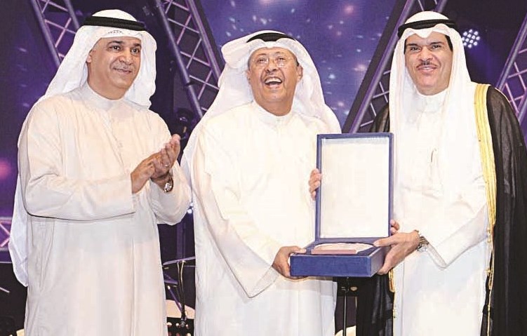 u0648u0632u064au0631 u0627u0644u0625u0639u0644u0627u0645 u0645u0643u0631u0645u0627u064b u0627u0644u0641u0646u0627u0646 u0633u0644u064au0645u0627u0646 u0627u0644u0645u0644u0627 u0628u062du0636u0648u0631 u0639u0644u064a u0627u0644u064au0648u062du0629 (u062au0635u0648u064au0631 u0637u0627u0631u0642 u0639u0632u0627u0644u062fu064au0646)