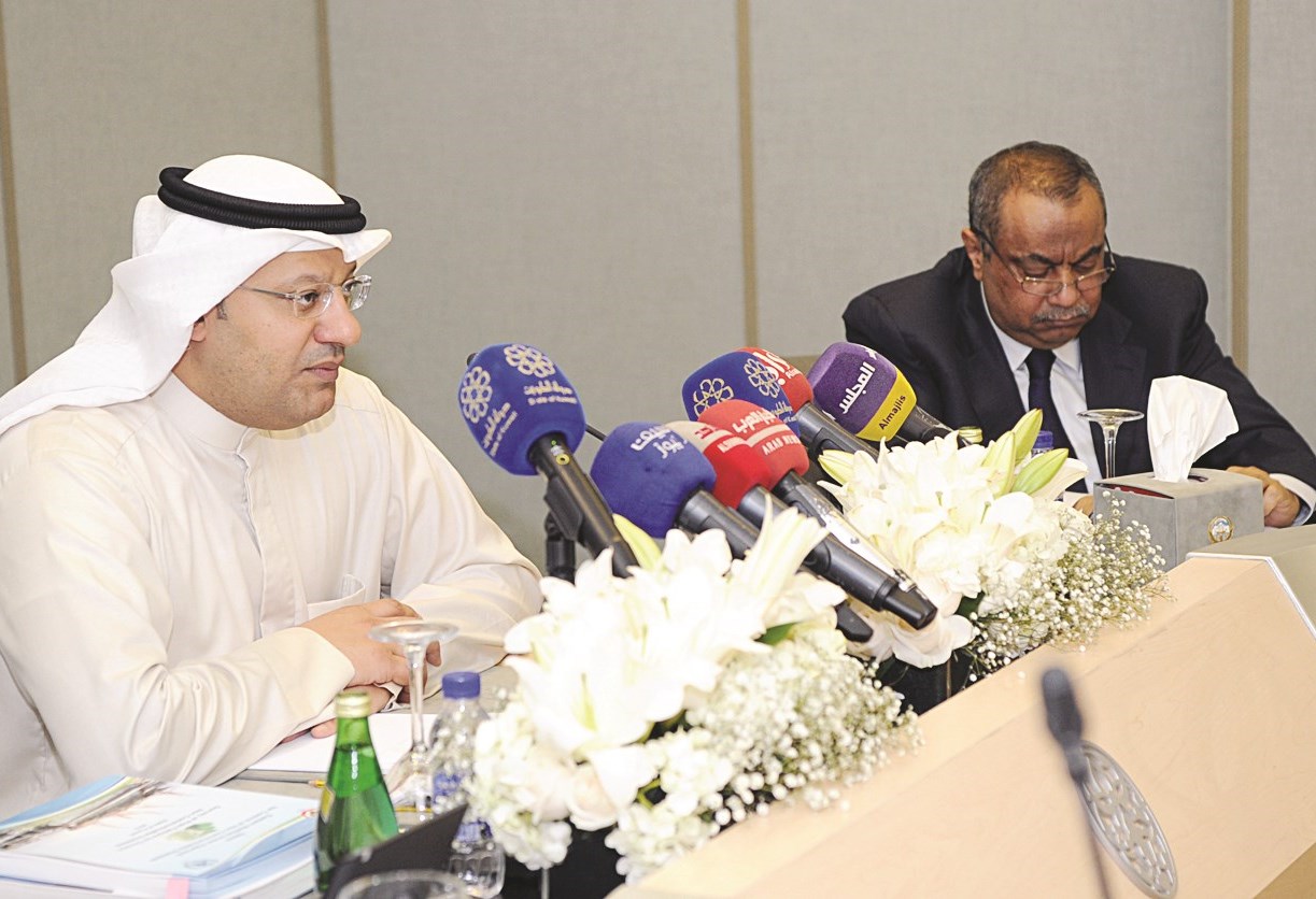 u0627u0644u0639u0628u064au062fu064a u0645u062au062du062fu062bu0627 u0648u064au0628u062fu0648 u062eu0627u0644u062f u0627u0644u0633u0647u0644u0627u0648u064a   (u062au0635u0648u064au0631 u0646u0627u064au0641 u0627u0644u0639u0642u0644u0629)