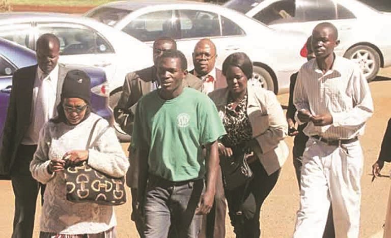 u0627u0644u0645u062au0647u0645u0648u0646 u0641u064a u0637u0631u064au0642u0647u0645 u0625u0644u0649 u0642u0627u0639u0629 u0627u0644u0645u062du0643u0645u0629 u0648u062au0628u062fu0648 u0627u0644u0633u0643u0631u062au064au0631u0629 u0628u0631u064au0646u062fu0627 u0625u0644u0649 u0627u0644u064au0633u0627u0631