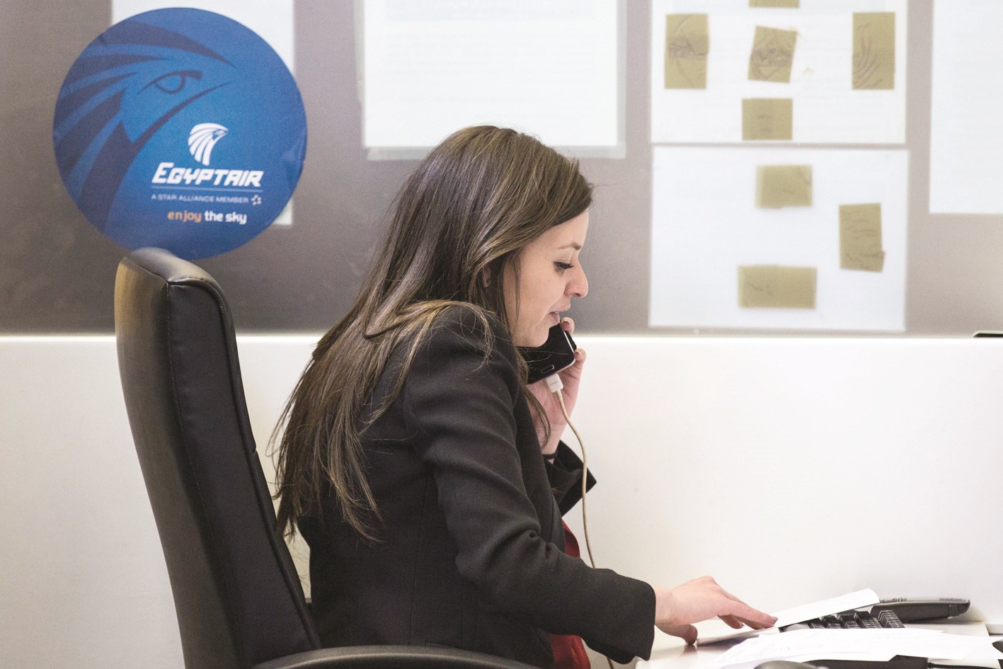 مضيفة أرضية في مطار شارل ديغول ترد على استفسارات بشأن الطائرة المنكوبة