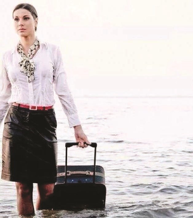 u0627u0644u0645u0636u064au0641u0629 u0633u0645u0631 u0639u0632u0627u0644u062fu064au0646 u0627u0644u062au064a u0643u0627u0646u062a u0641u064a u0627u0644u0637u0627u0626u0631u0629 u0627u0644u0645u0646u0643u0648u0628u0629 (u0641u064a u0627u0644u0625u0637u0627u0631)... u0646u0634u0631u062a u0639u0644u0649 u0627u0644u0625u0646u062au0631u0646u062a u0635u0648u0631u0629 u0644u0645u0636u064au0641u0629 u062eu0627u0631u062cu0629 u0645u0646 u0627u0644u0628u062du0631 u062au0639u0628u0631 u0641u064au0647u0627 u0623u0646u0647u0627 u0633u062au0645u0648u062a u063au0631u064au0642u0629... u0642u0644u0628u0647u0627 u0643u0627u0646 u062fu0644u064au0644u0647u0627!