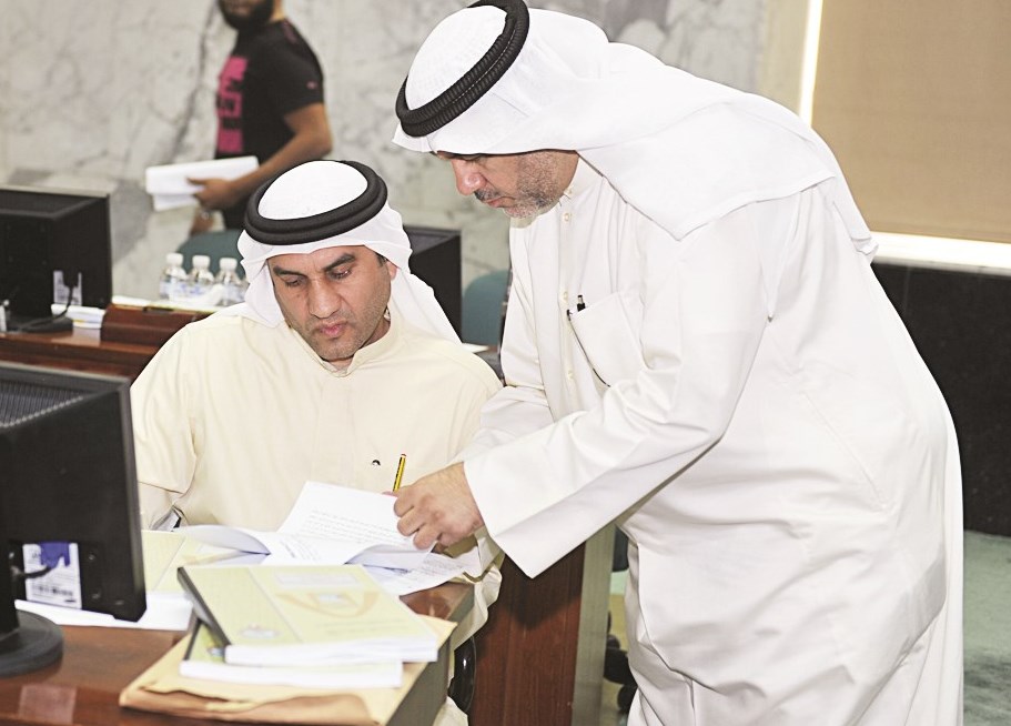 u0643u0645u0627u0644 u0648u0627u0644u0643u0646u062fu0631u064a u0648u0627u0644u0627u0637u0644u0627u0639 u0639u0644u0649 u0628u0639u0636 u0627u0644u0645u0639u0627u0645u0644u0627u062a   (u062au0635u0648u064au0631 u0646u0648u0631 u0647u0646u062fu0627u0648u064a)